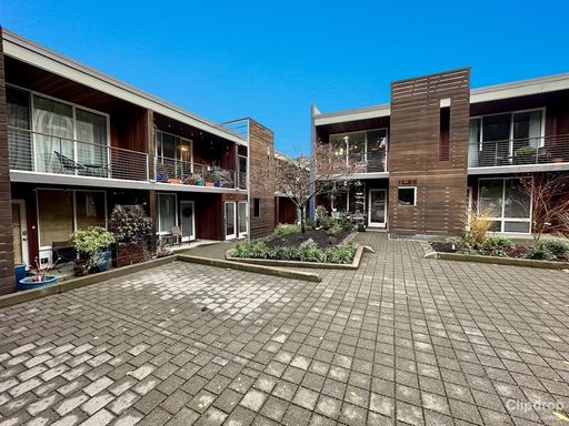1 Bed Condo in Zinc Condominiums| Hardwood Flooring | Open Concept Floorplan | Fenced Outdoor Patio | Pet Friendly! – photo 1