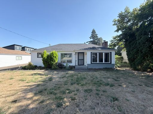 Charming 3 Bedroom, 2 Bath Duplex with Private Backyard & Central A/C – photo 1