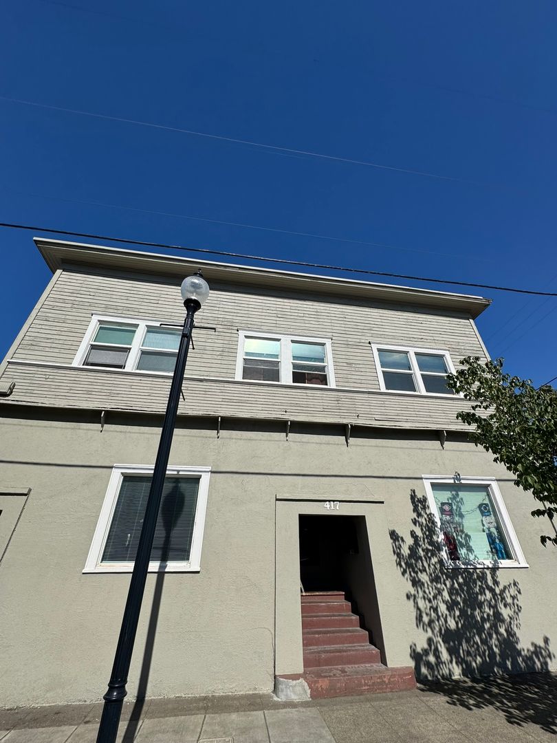 Albany Apartment: 417 SE Lyon St