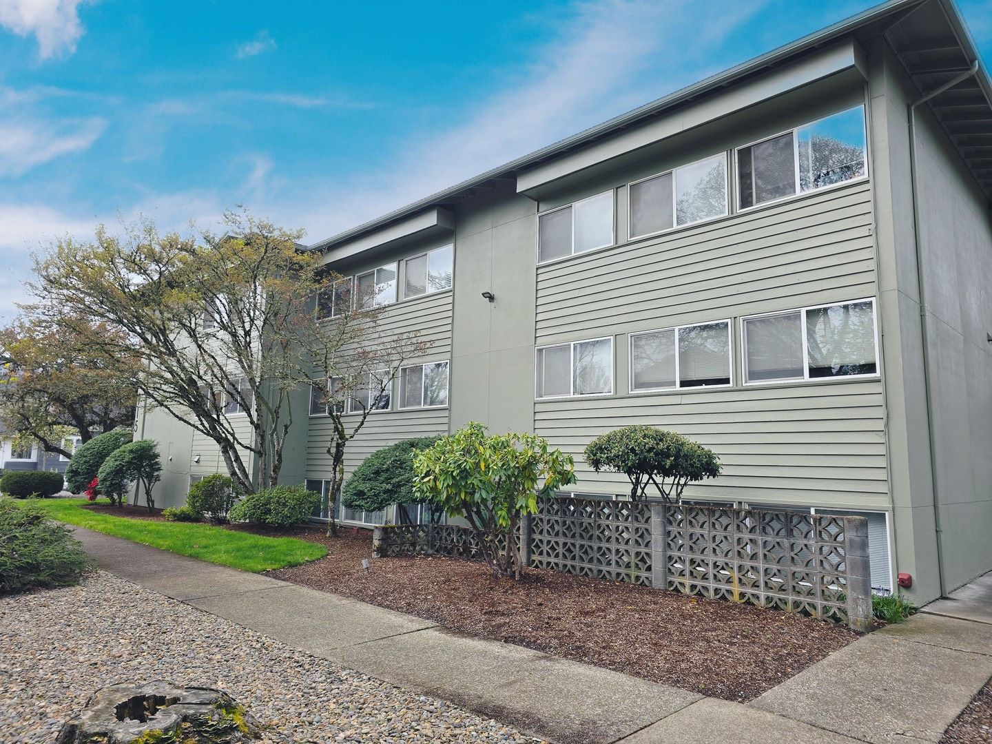 Corvallis Apartment: 915 SW Adams Ave