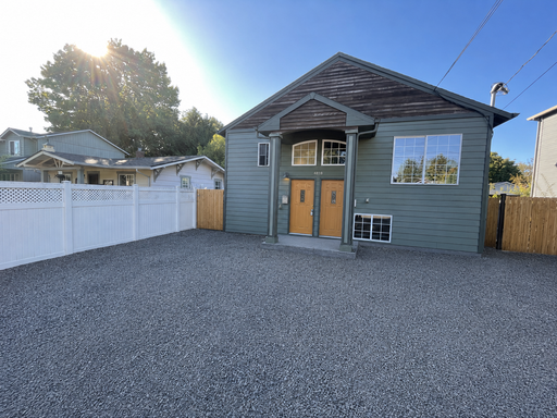 3 Bedroom Unit in Triplex| Open Concept Floorplan | Fenced Patio | Abundant Natural Light | Large Windows | Modern Cabinetry | Neutral Interior Finishes – photo 1