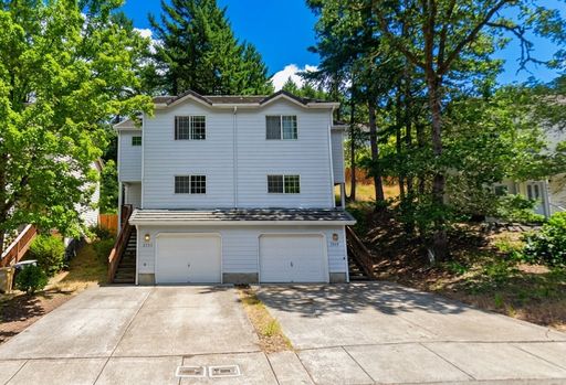 $500 Move In Special! Amazing 3 Bedroom Duplex | 2.5 Bathrooms | Fenced Backyard | Attached 1 Car Garage | Driveway Parking | Patio With Wood Fireplace | Patio | Raised Garden Beds | Carpet Flooring | Hardwood Flooring | Walk-In Closets – photo 1