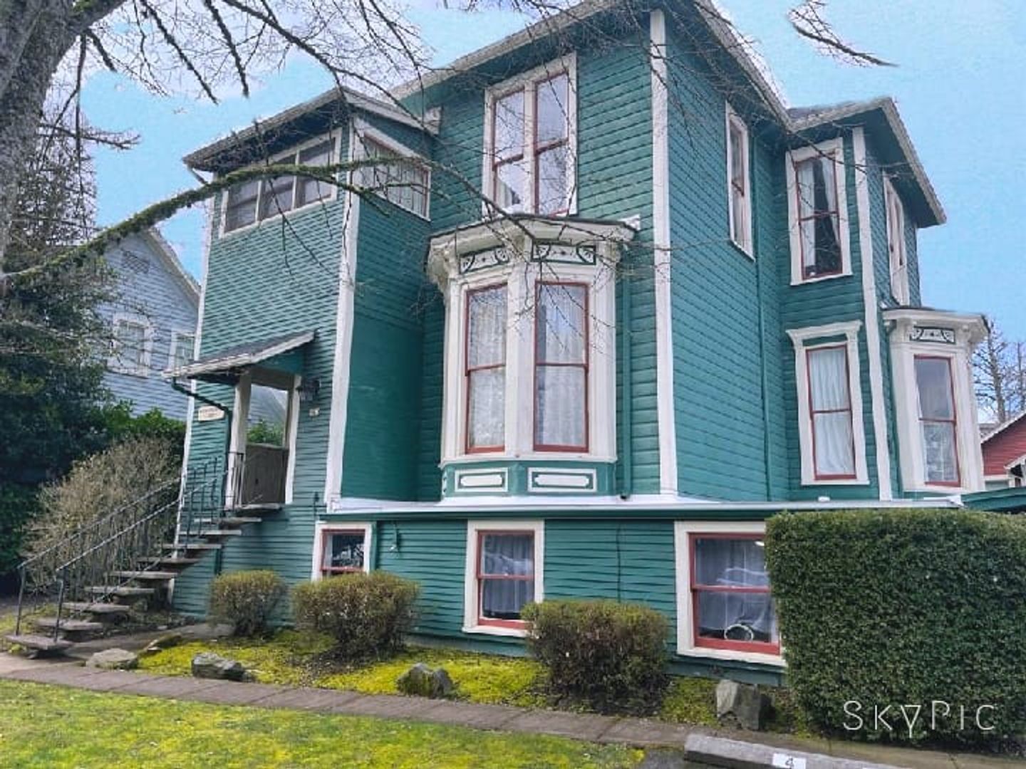 Corvallis Apartment: 218, 220, 222 NW 21st