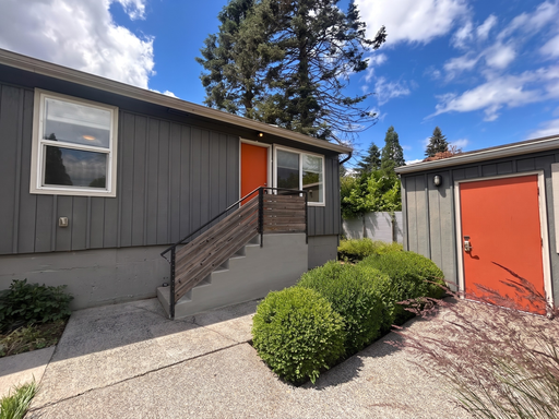 $500 MOVE IN SPECIAL!! Newly Remodeled 2-Bedroom Apartment Offering Hardwood Floors – photo 1