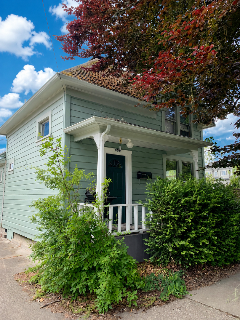 Corvallis Apartment: 950 & 952 SW Jefferson Ave