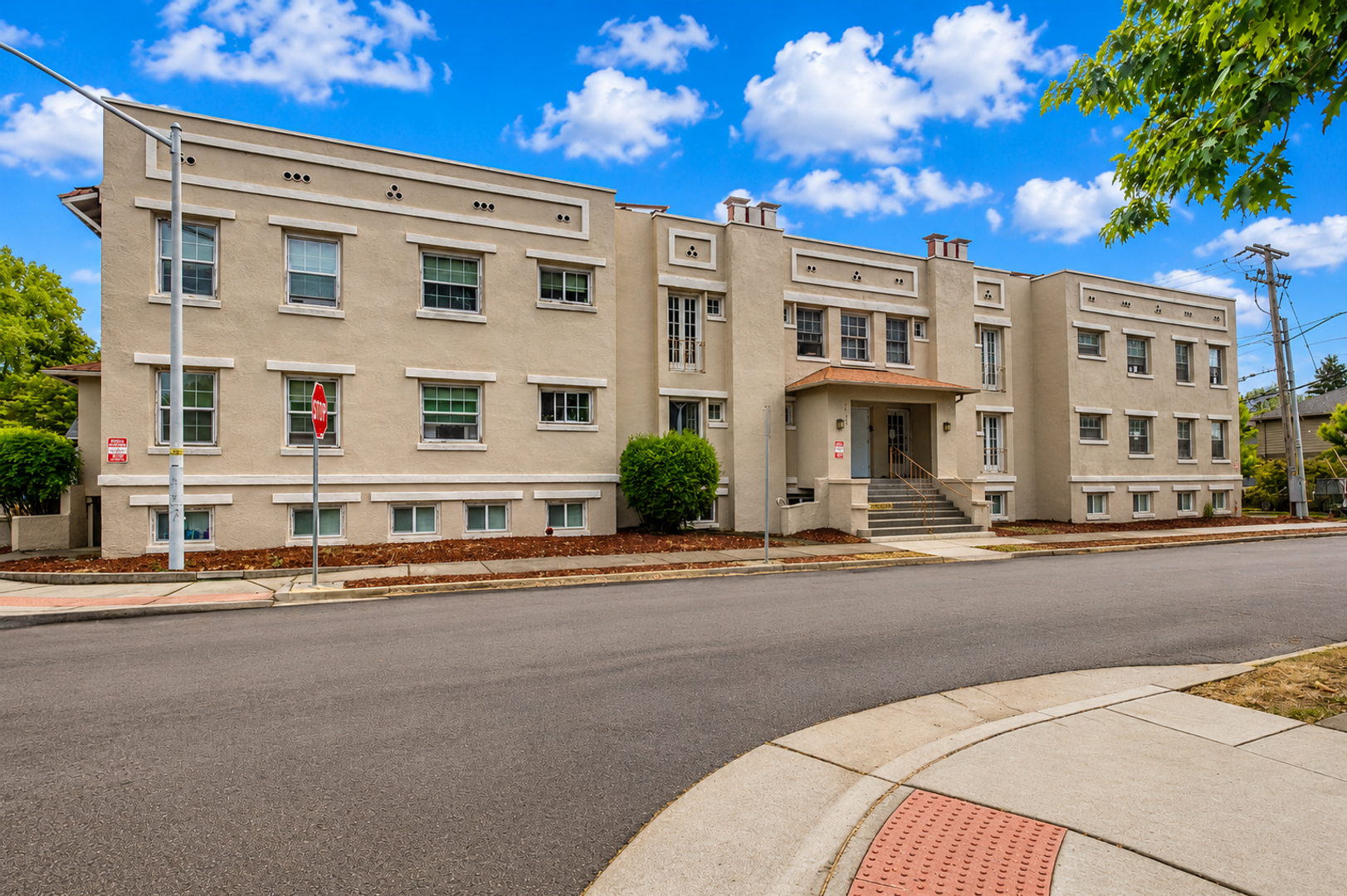 Corvallis Apartment: 204 NW 17th Street