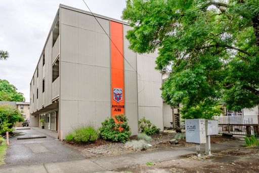 $2,500 Move-in Credit!!! Comfortable 1 Bed, 1 Bath Apartment 1-Minute Walk to OSU Campus with Private Parking! – photo 1
