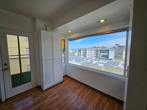 Comfortable 2 Bedroom Apartment | Balcony | Secure Access Entry | Shared Laundry | Community Outdoor Area | Street Parking – photo 1