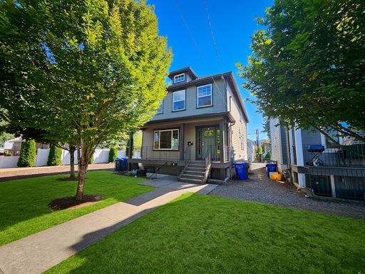 Spacious 6 Bedroom Home | Quartz Countertops | Fireplace | LVP Flooring | Driveway | Street Parking | Just 0.2 Miles From Chiles Center & Harry A. Merlo Field – photo 1