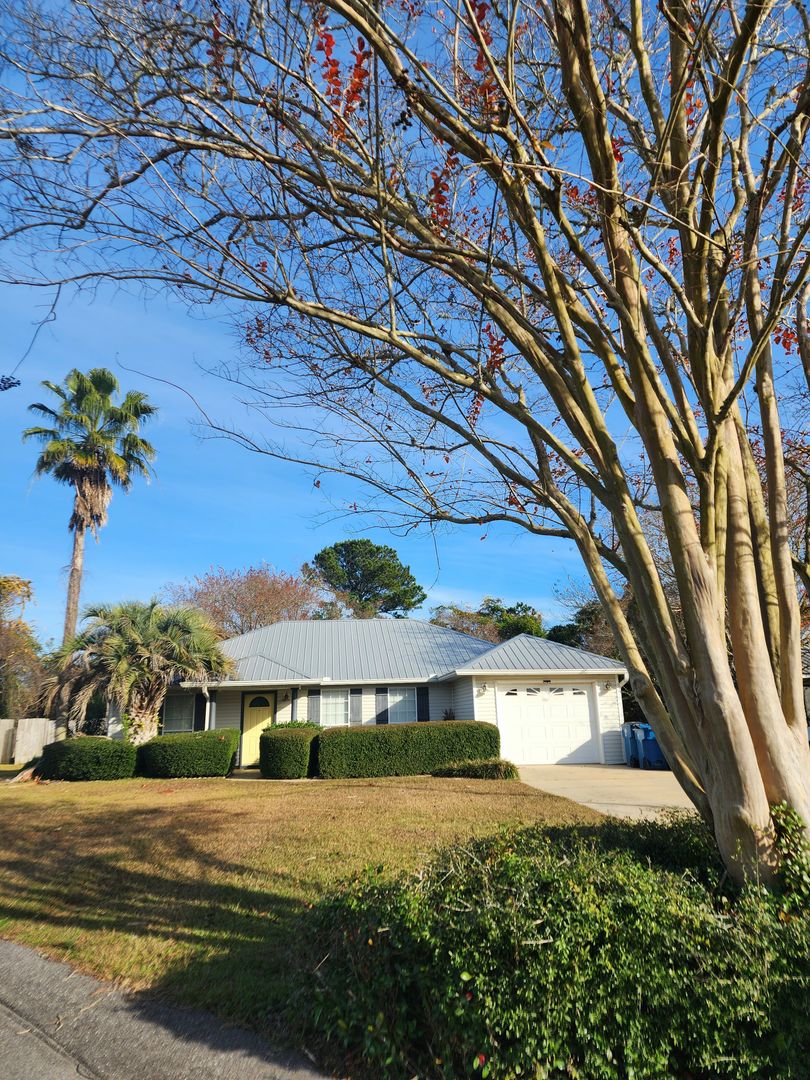 Gulf Shores House: 3845 Highland Street
