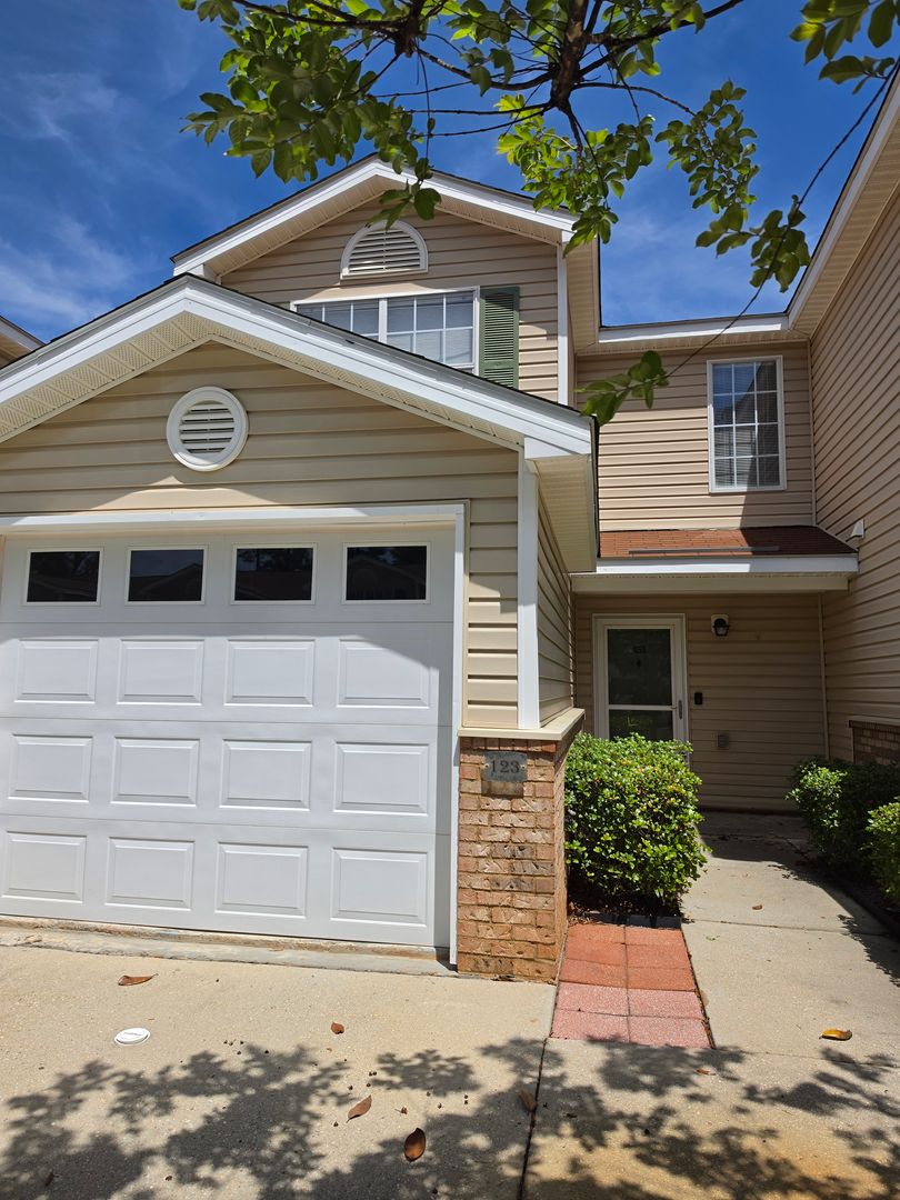 Gulf Shores Townhome: 1517 Regency Road