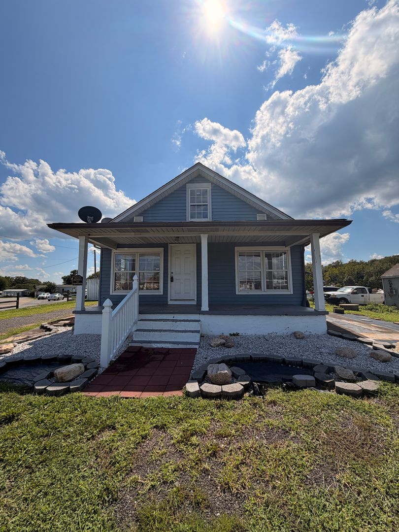 Fredericksburg House: 285 Warrenton Rd