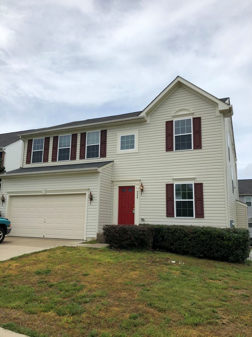 Fredericksburg House: 9539 Evergreen Circle