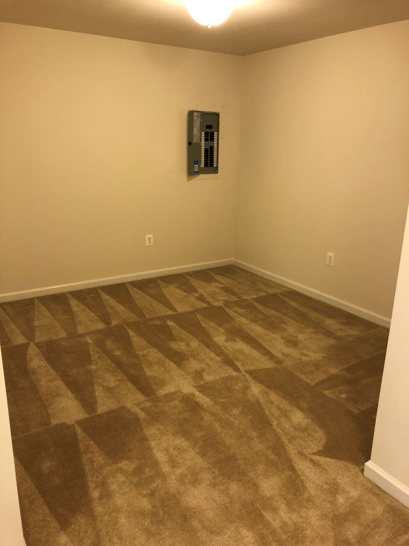 Fredericksburg House: 9539 Evergreen Circle