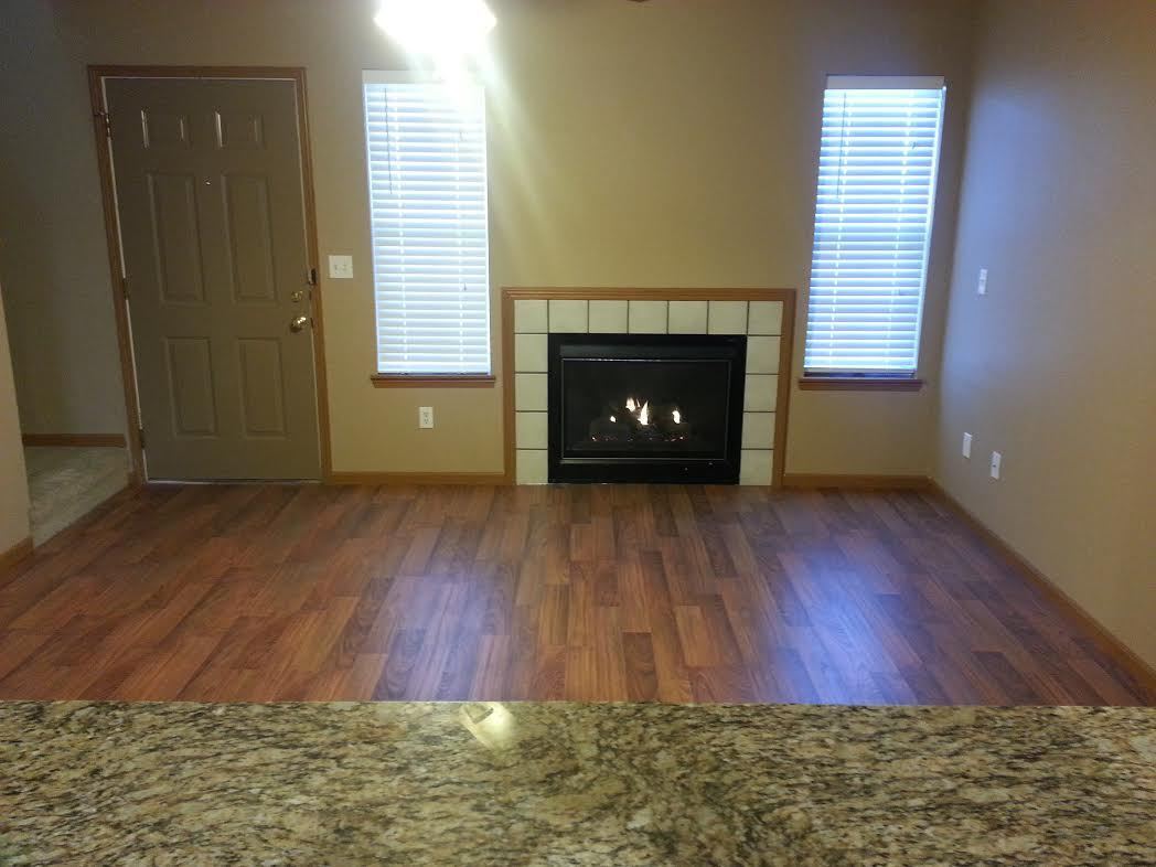 Lawrence Apartment: 4100 Clinton Parkway