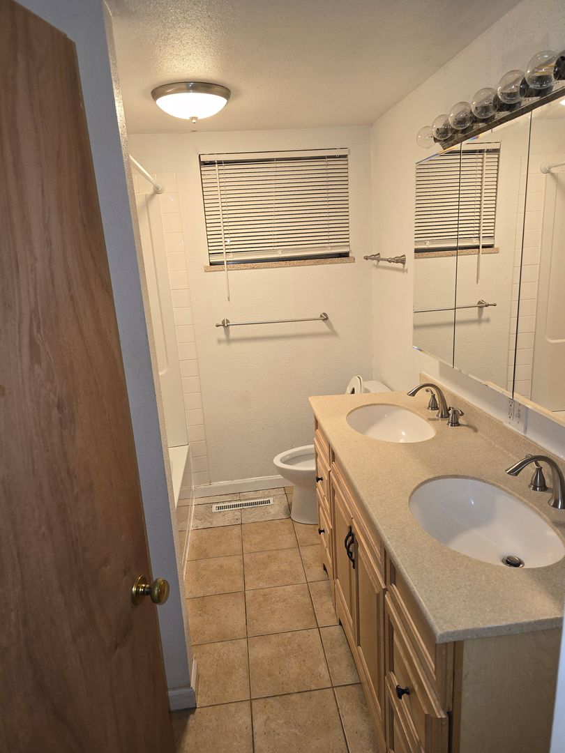 2 Bed 1 Bath Garden Level Duplex 8 of 11