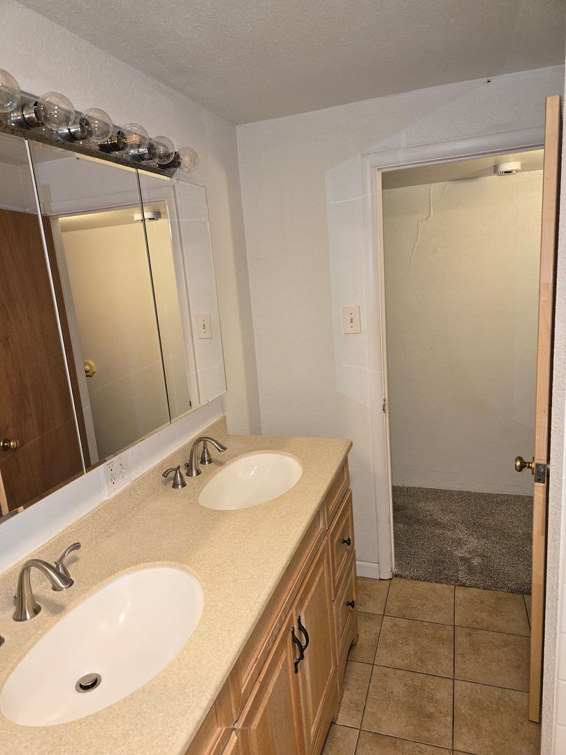 2 Bed 1 Bath Garden Level Duplex 9 of 11