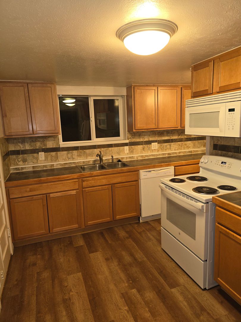 2 Bed 1 Bath Garden Level Duplex 2 of 11