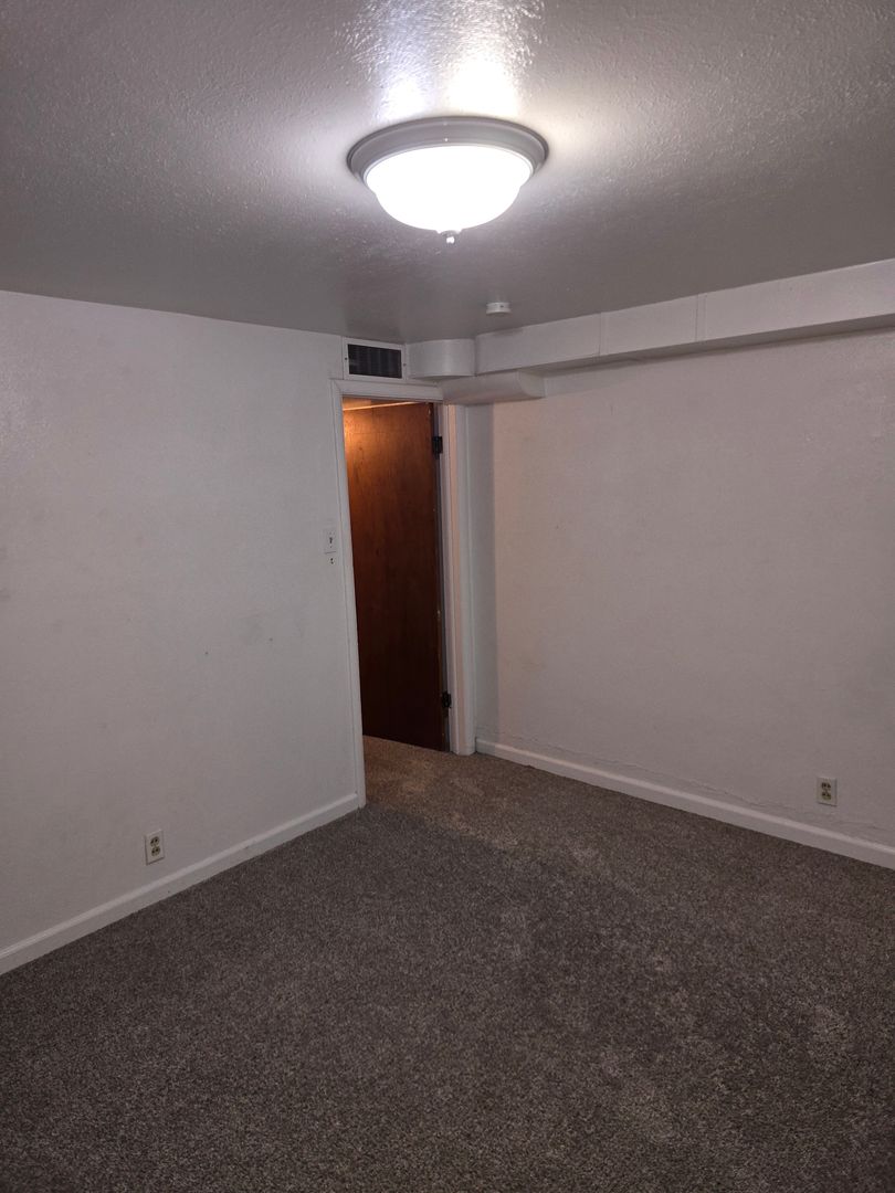 2 Bed 1 Bath Garden Level Duplex 11 of 11