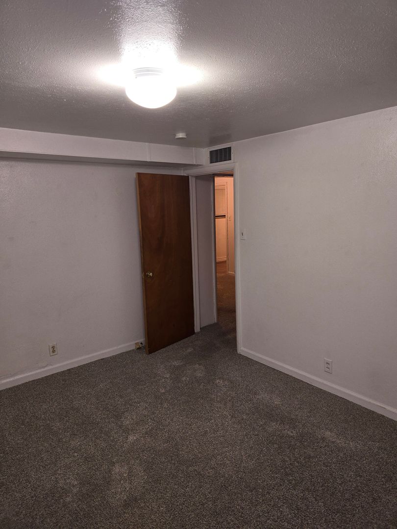 2 Bed 1 Bath Garden Level Duplex 7 of 11