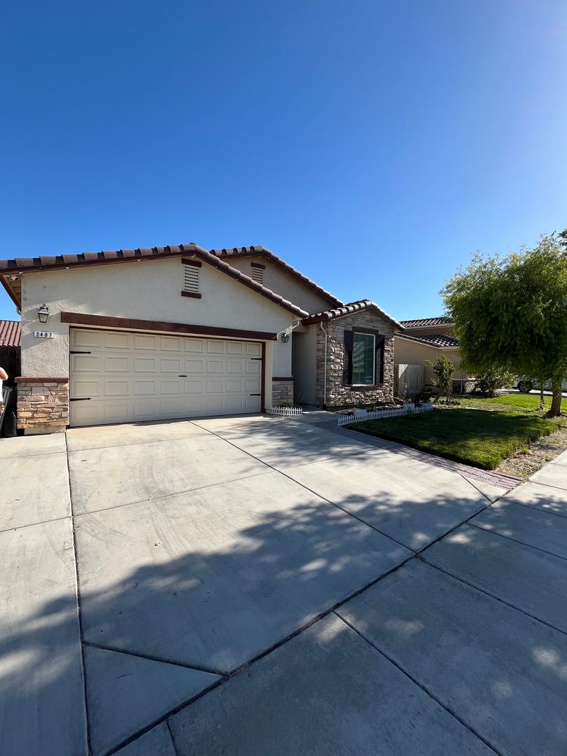Los Banos House: 2487 N. Mountainside Dr.