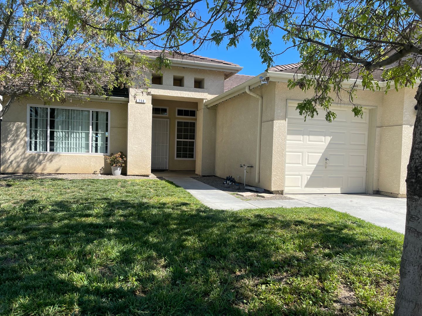 Los Banos House: 756 Santa Ana Ct