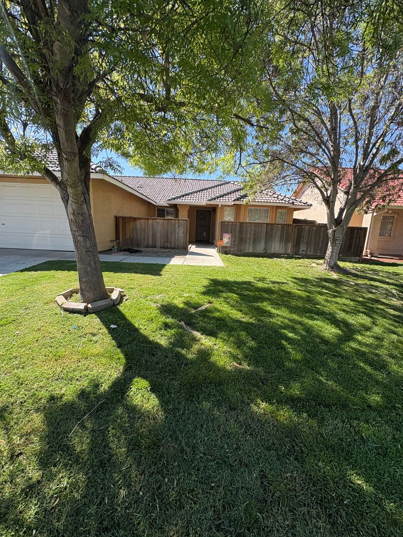 Los Banos House: 323 Ward Rd.