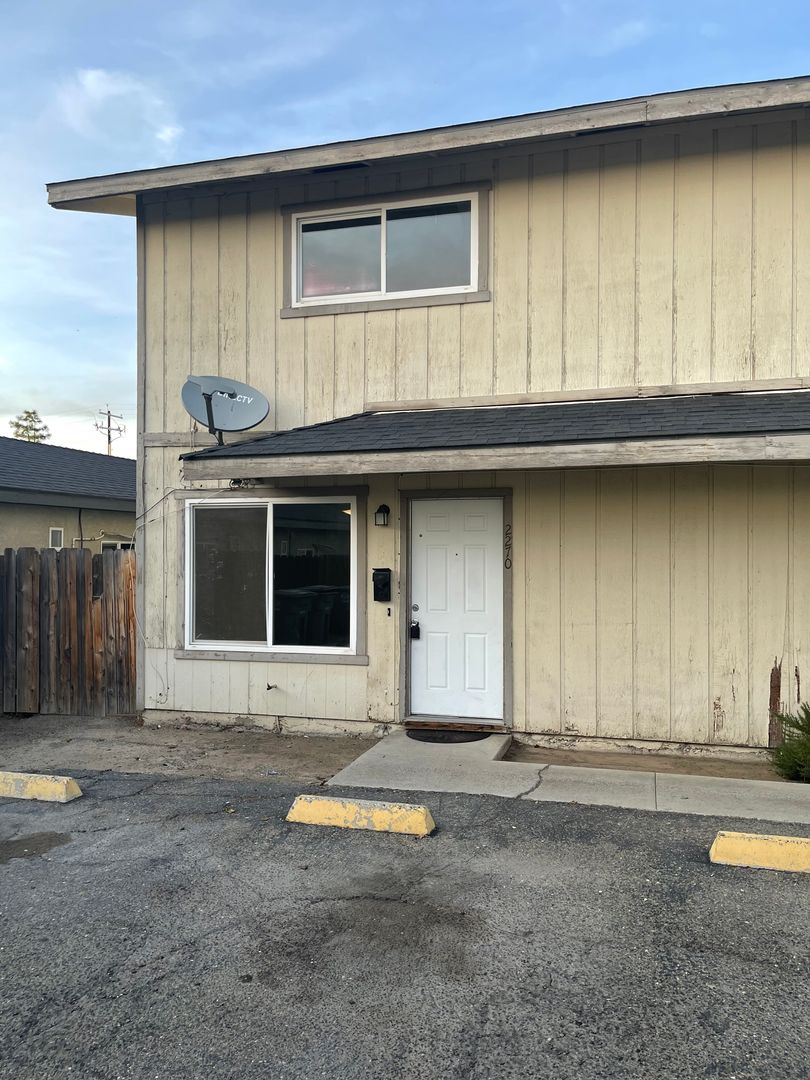 Dos Palos House: 2270 Blossom St