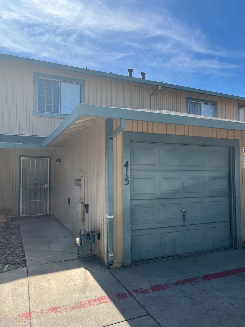 Los Banos Condo: 415 W. J St.