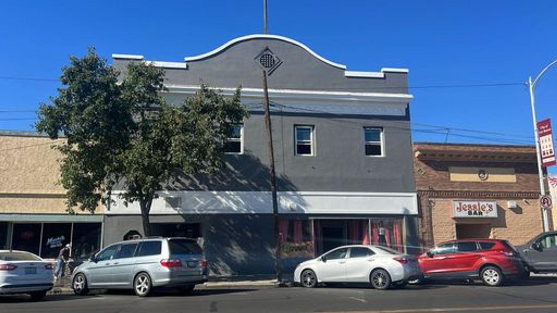 Los Banos Apartment: 633 I Street