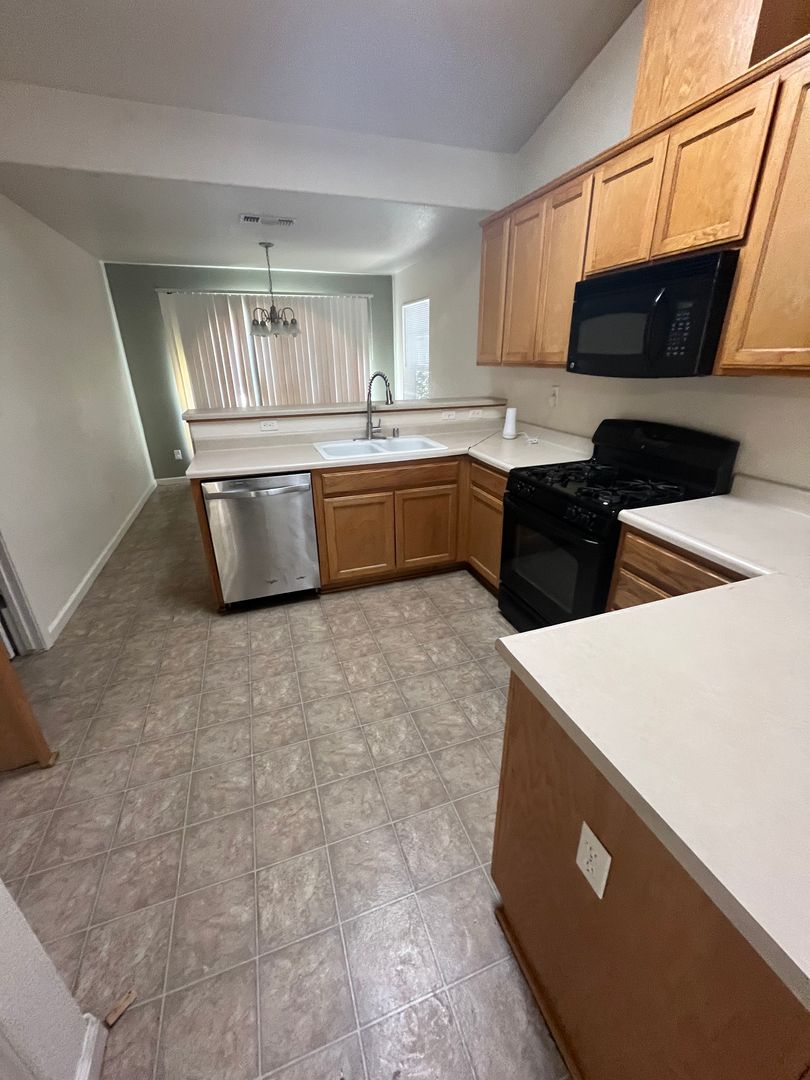 Los Banos House: 550 Castlerock