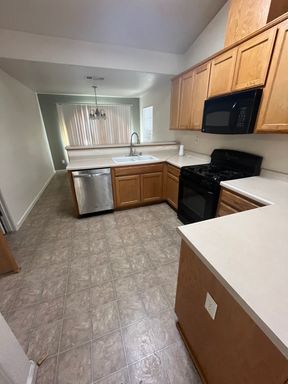 3-Bedroom, 2-Bathroom Home for Rent –Close to Parks – Spacious Living – photo 1