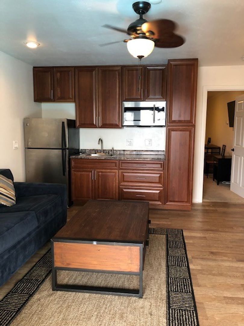 Fountain Valley Apartment: 17200 Newhope St #6
