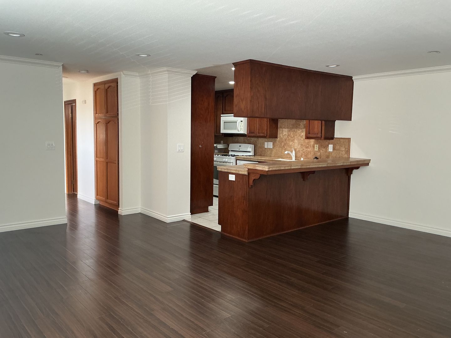 Fountain Valley Apartment: 17200 Newhope Street #301