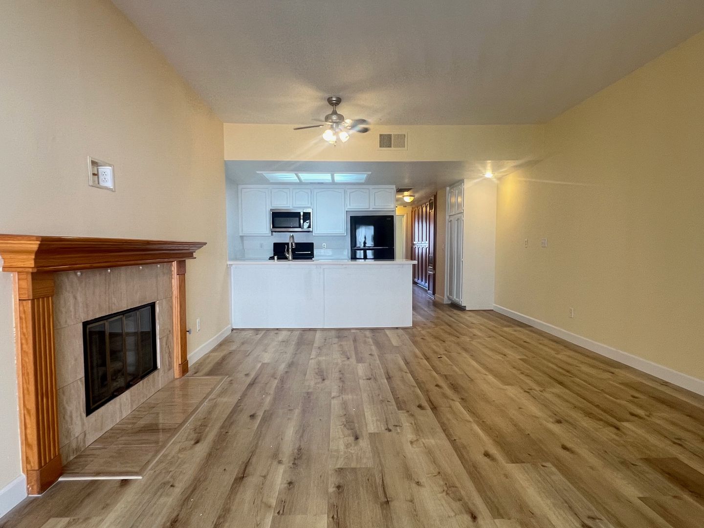 Fountain Valley Apartment: 11620 Warner Ave #526