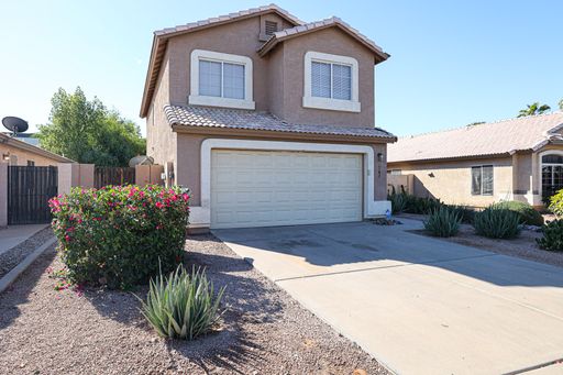 Fantastic 4 Bed, 2.5 Bath Home in Gilbert!! – photo 1