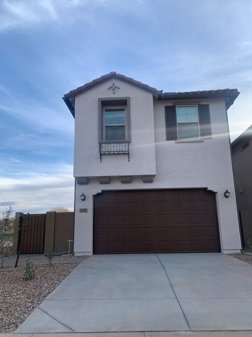 Chandler House: 1976 S Jesse Pl.