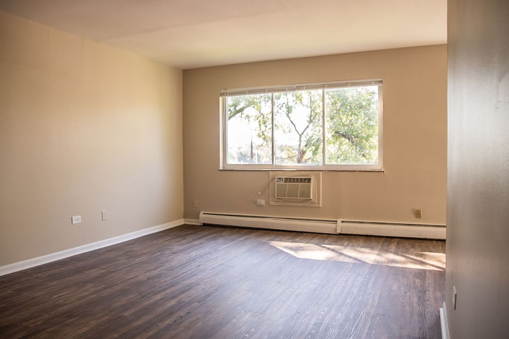 Chicago Heights Apartment: 723 Grant Ave