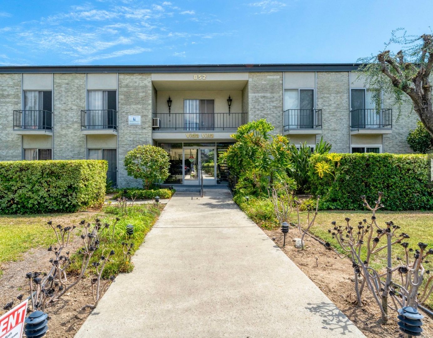 Arcadia Apartment: 852 Fairview Ave