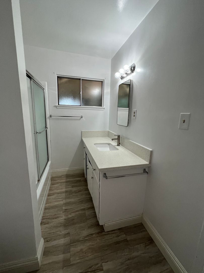 Burbank Apartment: 613 East San Jose Avenue