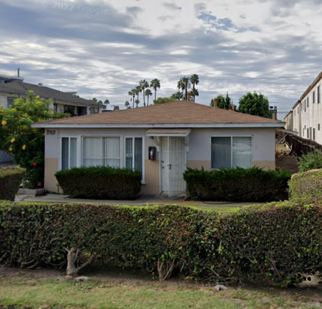 Huntington Beach Apartment: 7912-7914 Stark Dr.