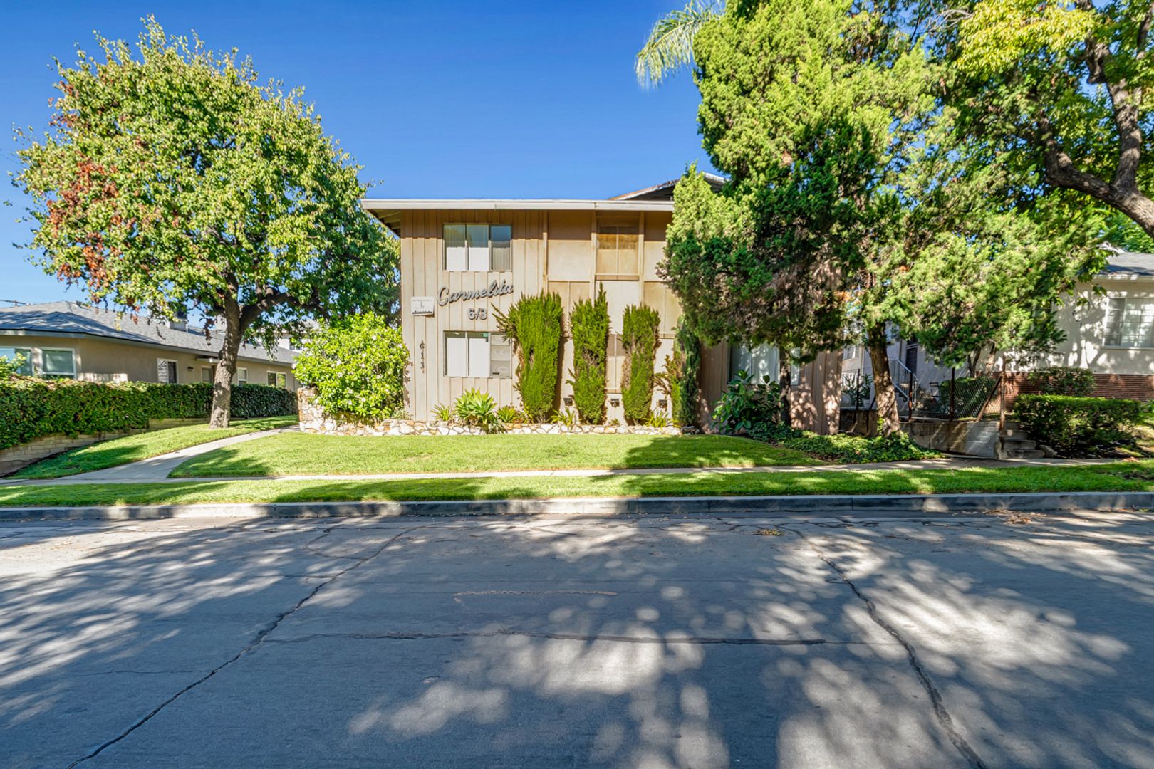 Burbank Apartment: 613 East San Jose Avenue