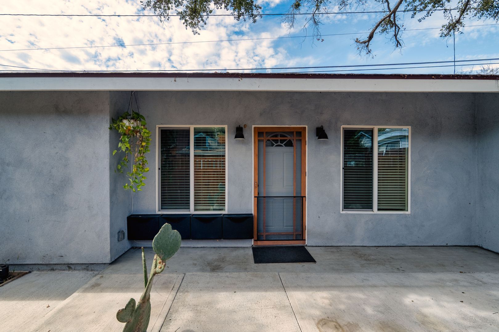 Monrovia House: 449 Norumbega Dr Unit# 1