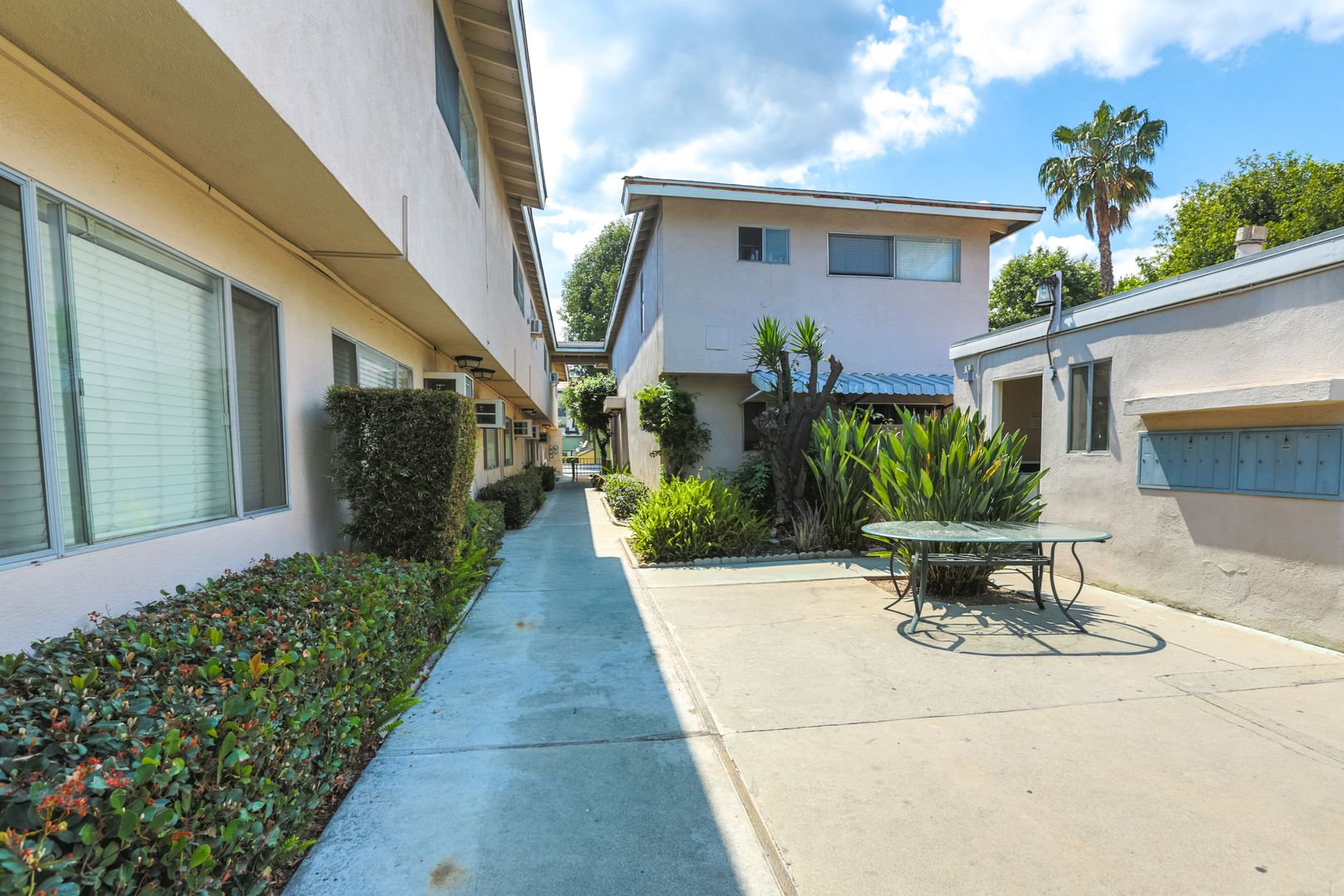 Monrovia Apartment: 1325 S. Alta Vista Avenue
