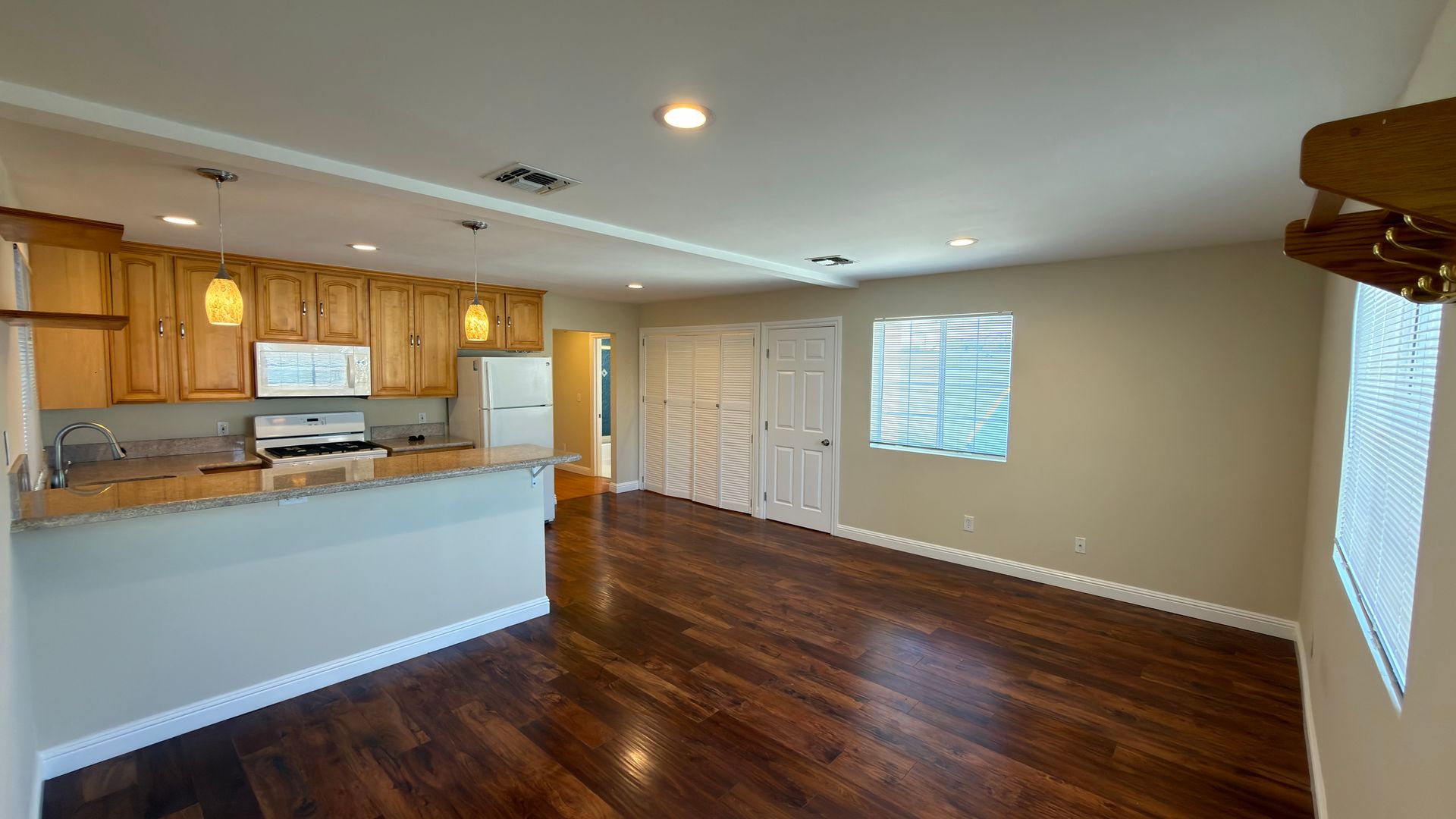 Los Angeles Apartment: 2616-2618 Cullen St