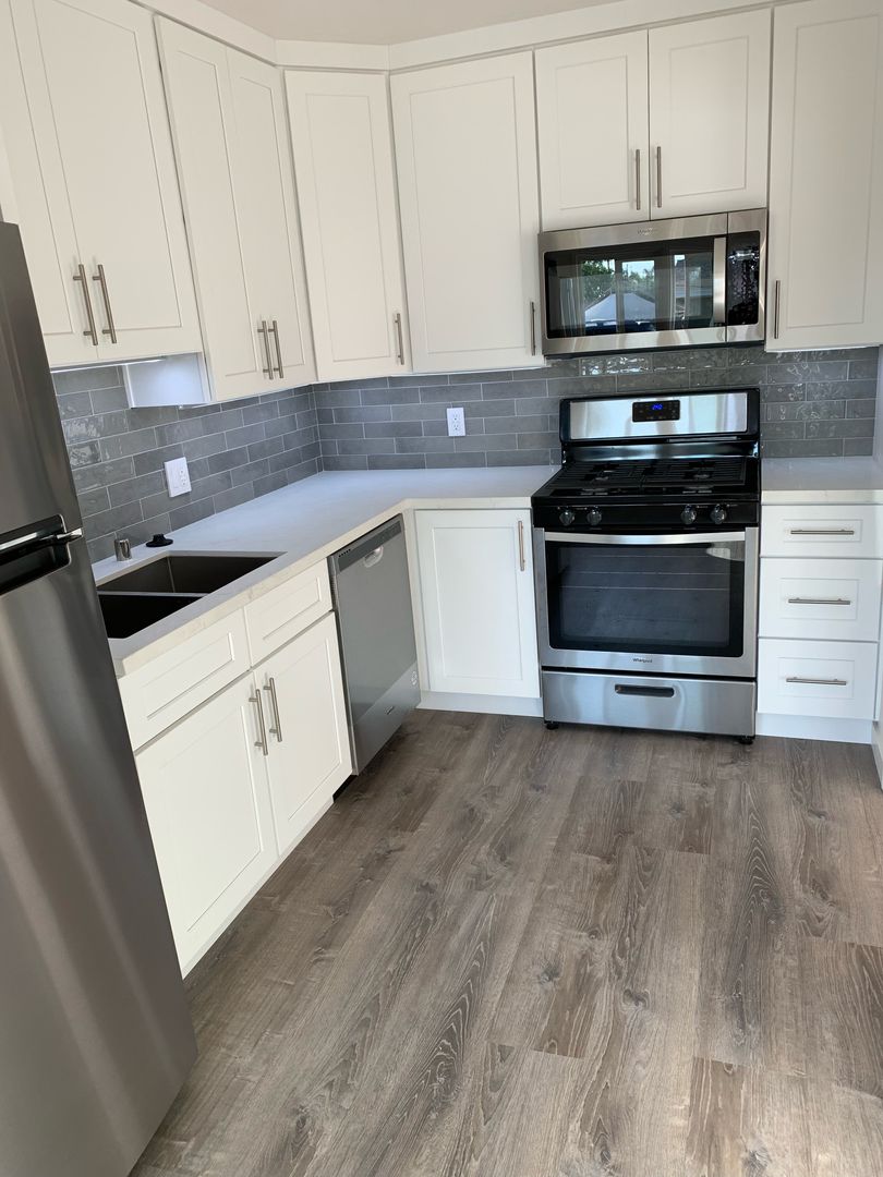 Maywood Apartment: 4223 E. 54th Street