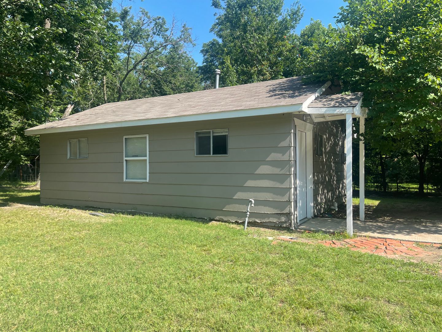 Caney Apartment: 601 N Fawn Street
