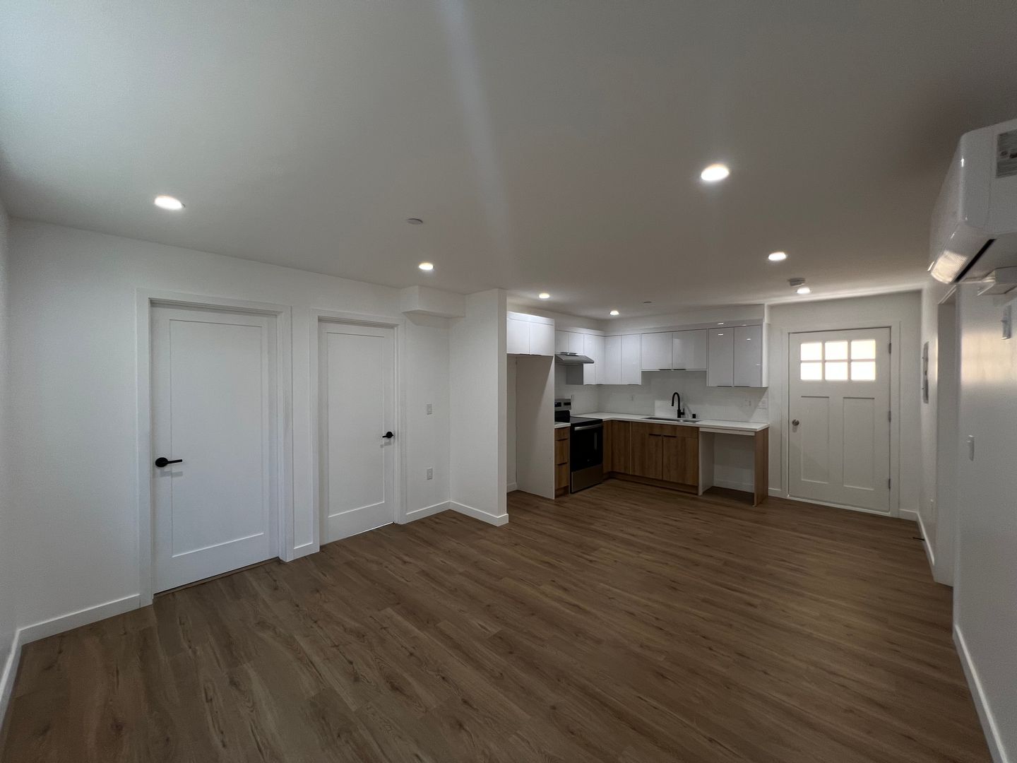 Altadena Apartment: 921 New York Dr