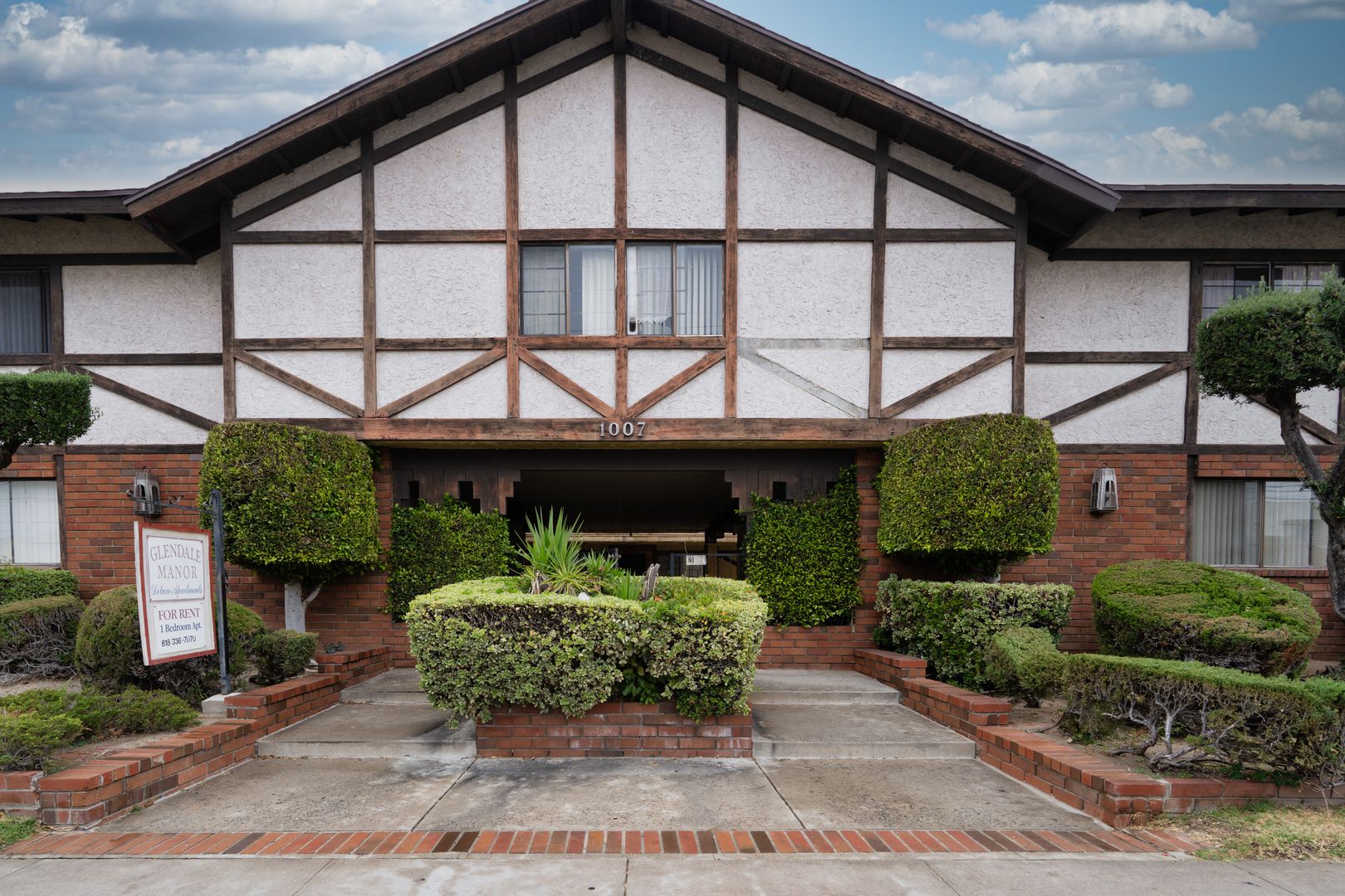 Glendale Apartment: 1007 E Lomita Ave