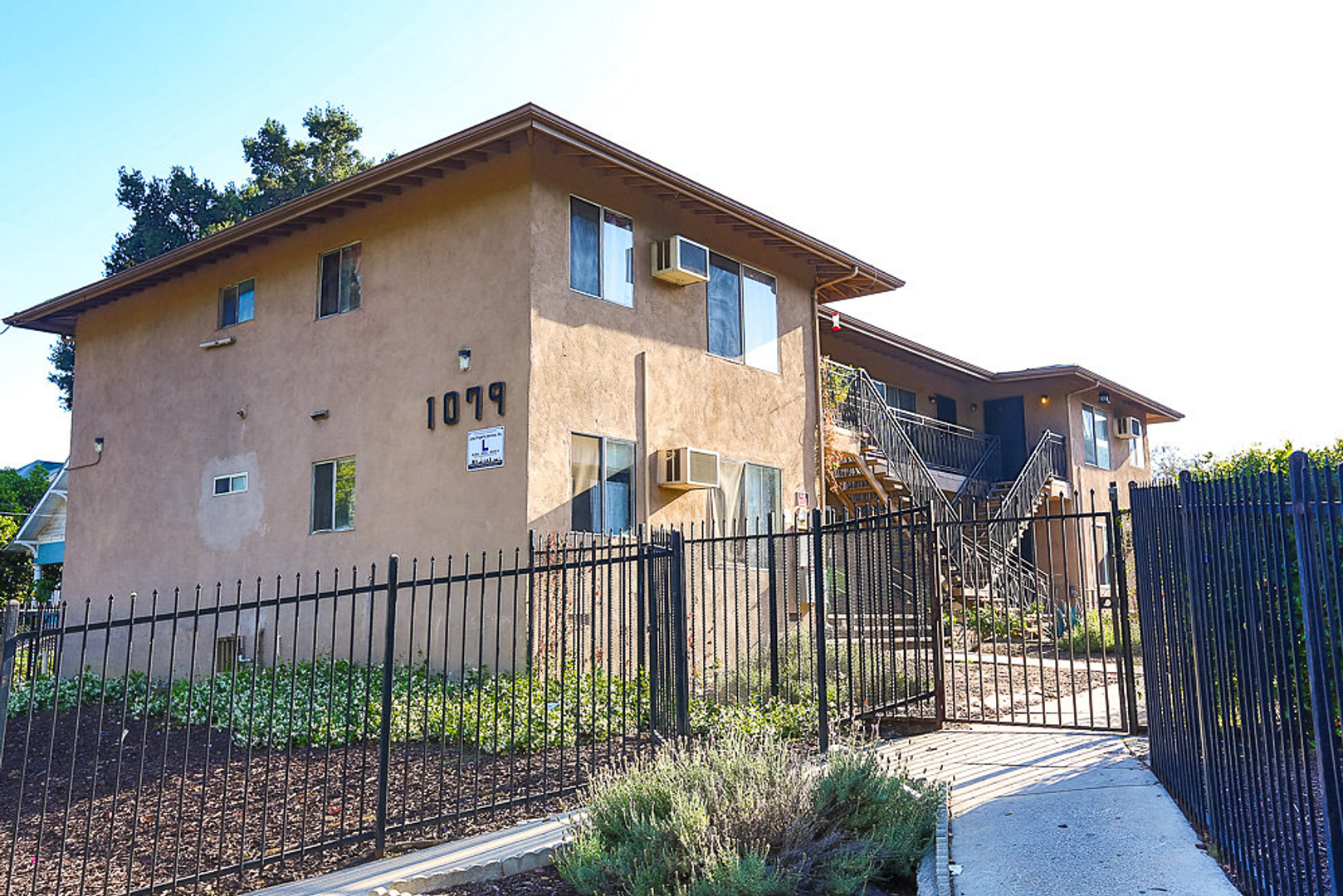 Pasadena Apartment: 1079 - 1089 N. Summit Avenue